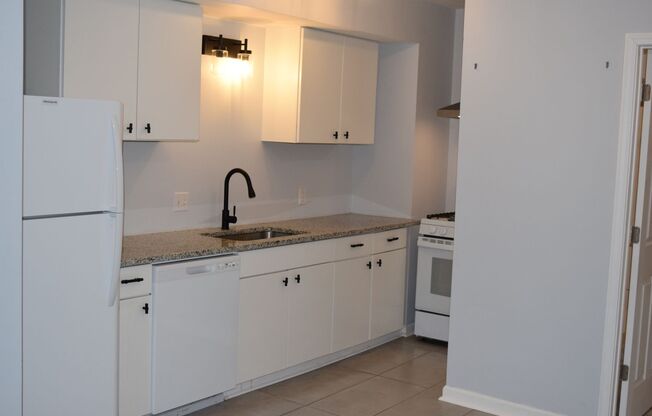 NEWLY RENOVATED PONTIAC UNIT FOR LEASE!