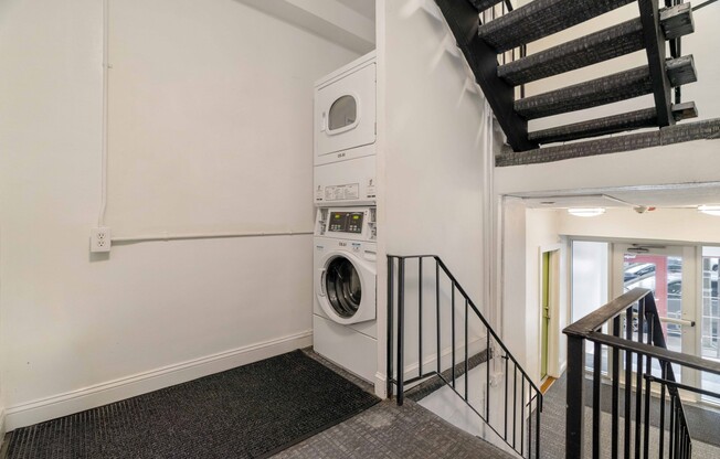 Studio, 1 bath, 399 sqft, $2,070, Unit 2