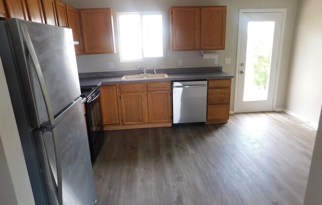 Pueblo West Duplex - 3 Bedroom/2 Bath/1 Car Garage - $1650/$1650