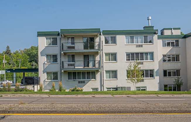 an image of an apartment building on the side of the street