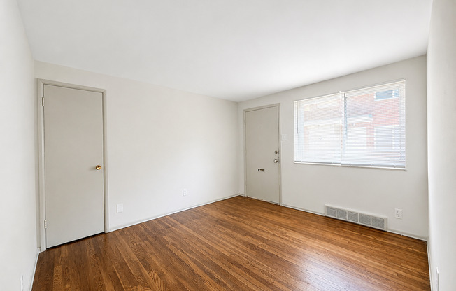 1 bed, 1 bath, 650 sqft, $950, Unit 2819-B