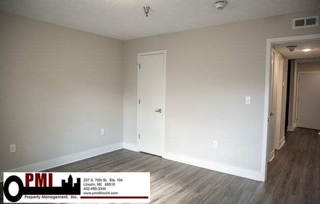 2 beds, 1 bath, $1,050, Unit 4001 Holdrege St. #7