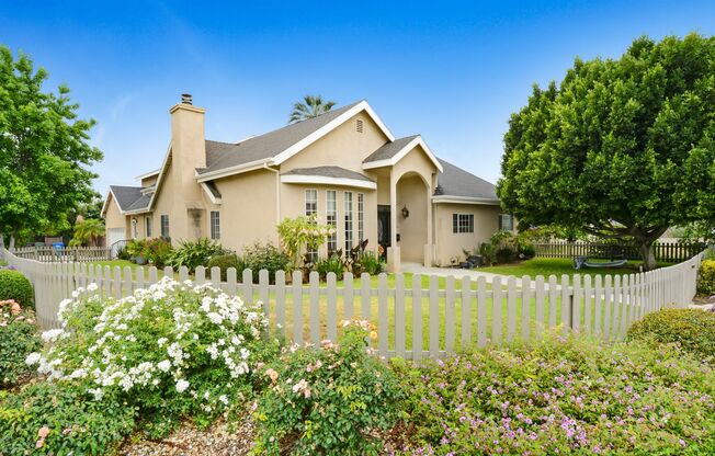 Gorgeous 3,000+ sq ft home in Glendora with Pool!