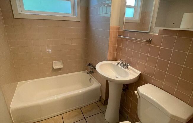 2 beds, 1 bath, $995