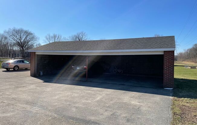 2 Bedroom/ 1 Bath - Upstairs Apartment