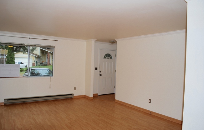Bright Two-Bedroom End-Unit Townhouse in Shoreline