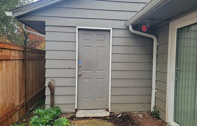 3 beds, 1 bath, $2,050