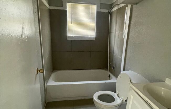 Studio, 1 bath, 286 sqft, $599, Unit 2