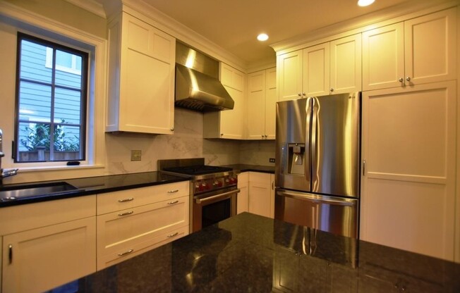 Beautiful, Spacious and Sunlit Premium Renovation in AU Park!!!