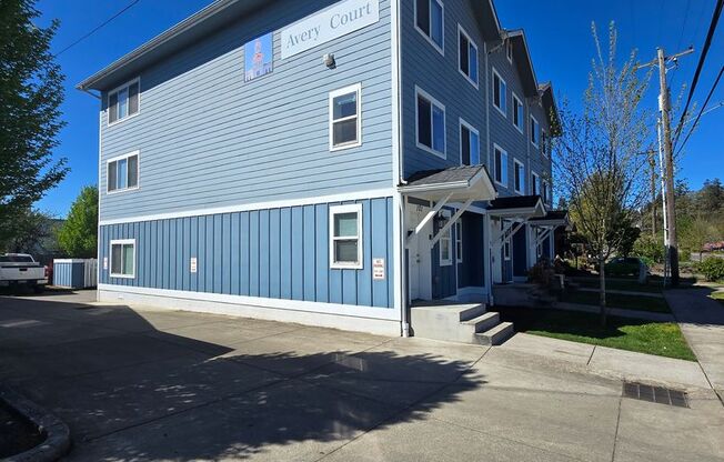 132 SW AVERY AVE