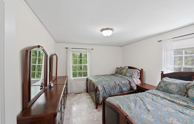 Fully Furnished 3BR Retreat Near Uptown – All Utilities Included!