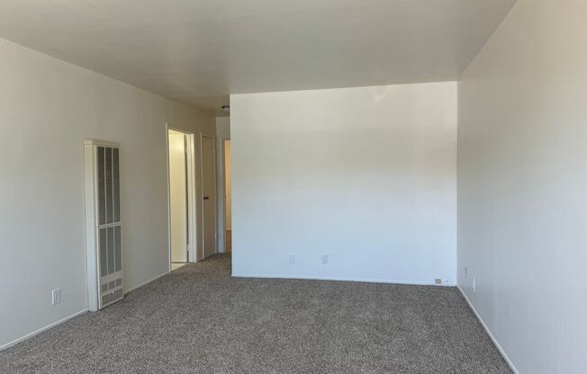 2 beds, 1 bath, 700 sqft, $2,375, Unit A