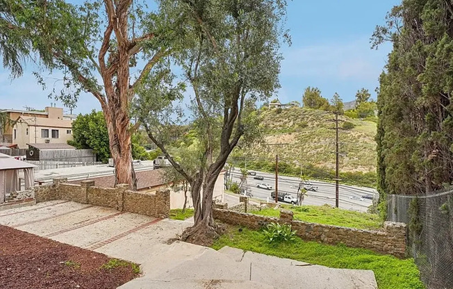 Beautifully Reimagined Hollywood Hills 3 bedroom 2 bath House with AC and Laundry Hook-ups