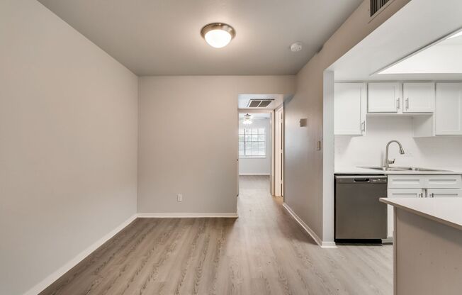 1 bed, 1 bath, 684 sqft, $805, Unit 295