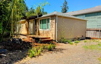 3 Bedroom, 1 Bathroom S. Eugene Home