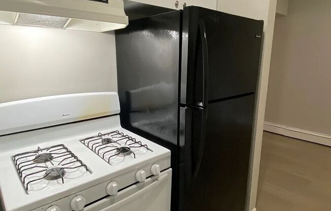 Beautifully Renovated 2 Bedroom Townhouse