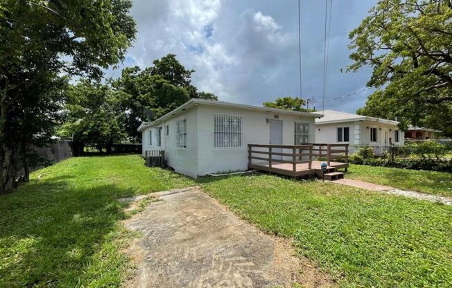 Cozy 4/2 House In Quiet Neighborhood