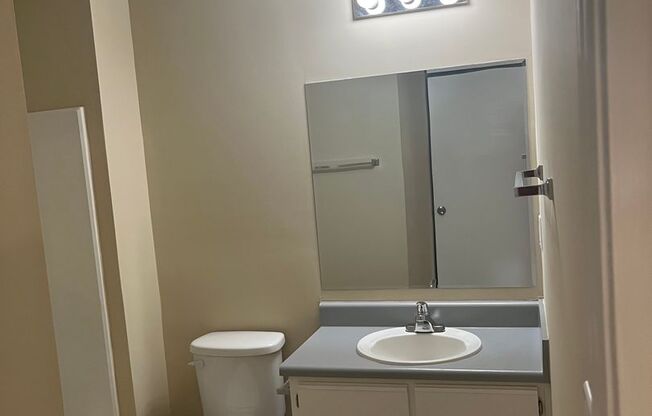 1 bed, 1 bath, 576 sqft, $1,250, Unit 16-H