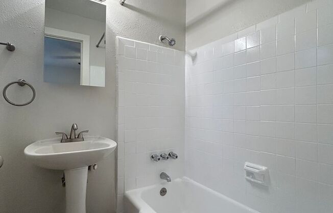 1 bed, 1 bath, $825, Unit SC517