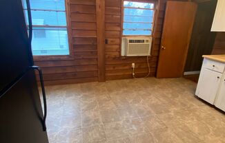 3 beds, 1 bath, $850