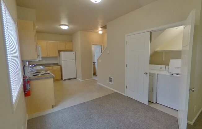 2 beds, 1.5 baths, $1,650, Unit 2