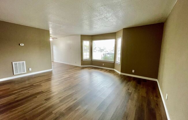 2 beds, 1 bath, $1,875, Unit # 3