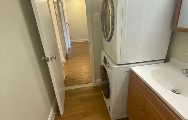 2 beds, 1 bath, 863 sqft, $1,900, Unit 5335 #3