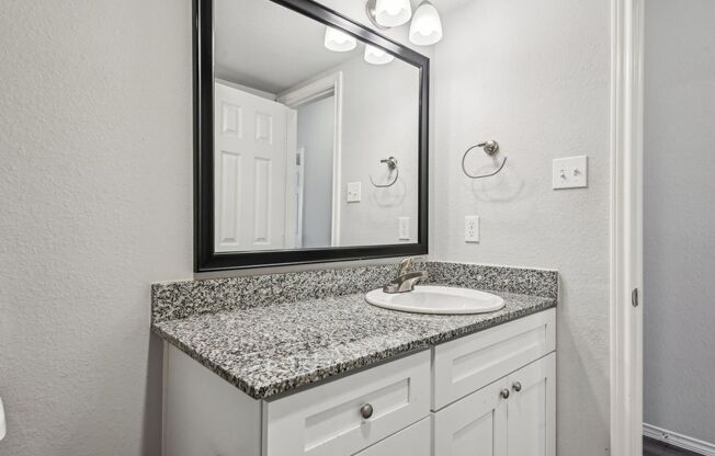 3 beds, 2 baths, $1,598, Unit 1422