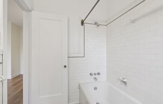 Studio, 1 bath, 308 sqft, $1,175, Unit Bayard Manor 202