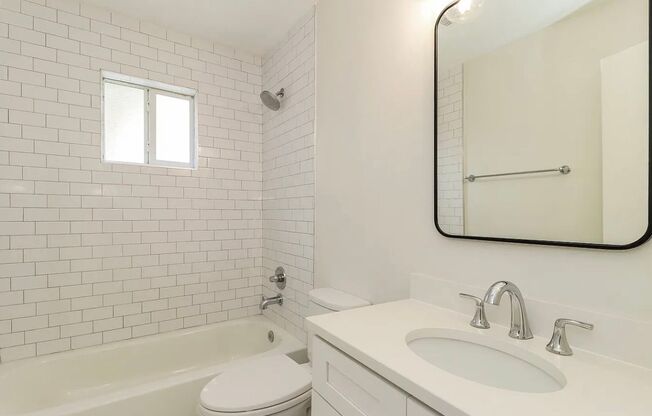 2 beds, 1.5 baths, 1,000 sqft, $1,725, Unit 105