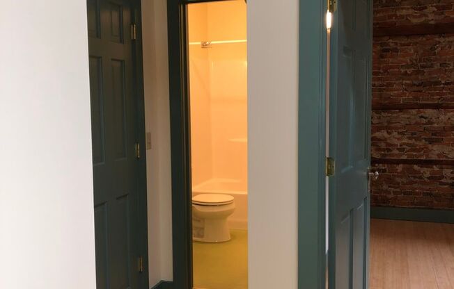 1 bed, 1 bath, 660 sqft, $1,795, Unit Apt. B