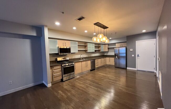 1 bed, 1 bath, 960 sqft, $2,700, Unit 219