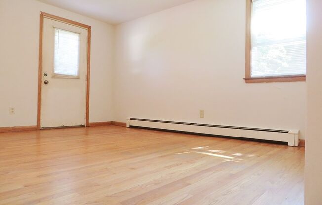 2 beds, 1 bath, 850 sqft, $1,299, Unit 5806-3 Russett
