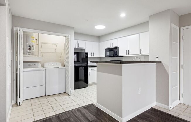 2 beds, 2 baths, 800 sqft, $1,595, Unit 5104