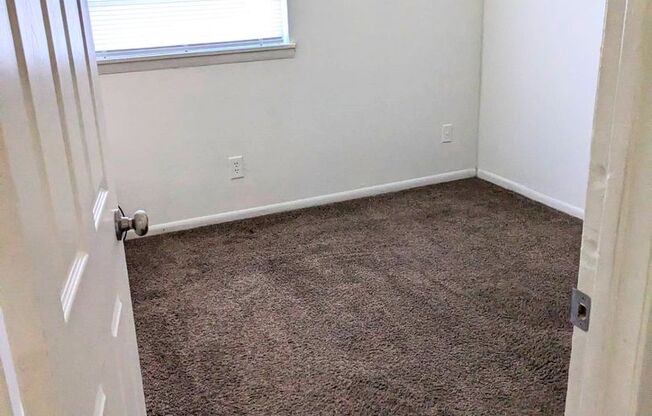 1 bed, 1 bath, 500 sqft, $575, Unit 426 Arter-Unit 04