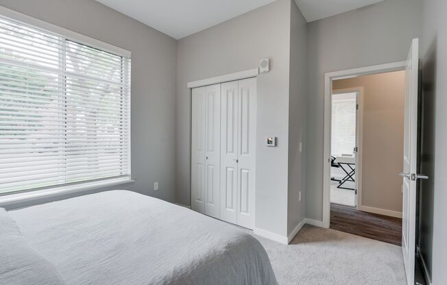 3 beds, 1 bath, 828 sqft, $1,776, Unit 408