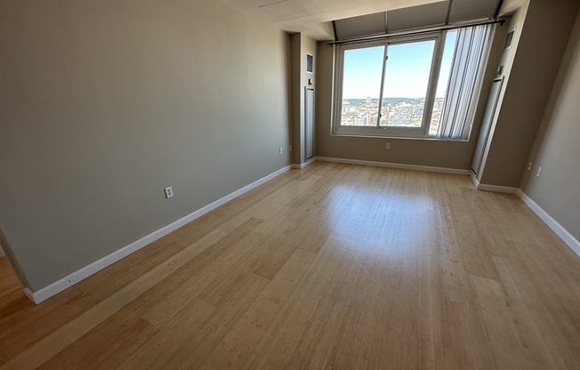 1 bed, 1 bath, 744 sqft, $3,500, Unit 2401