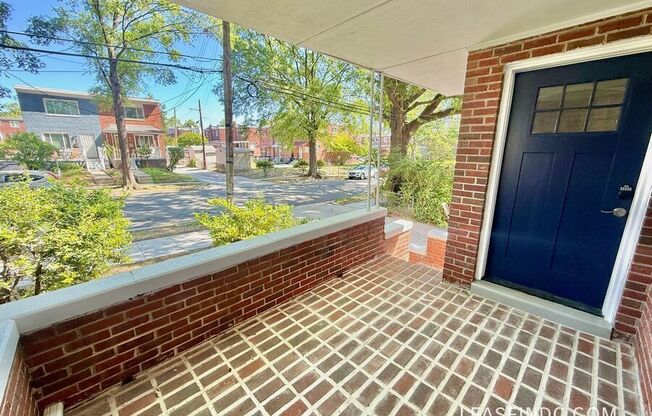 733 CRITTENDEN ST NE