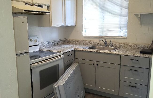 1 bed, 1 bath, $995, Unit 917 Willow Street #D