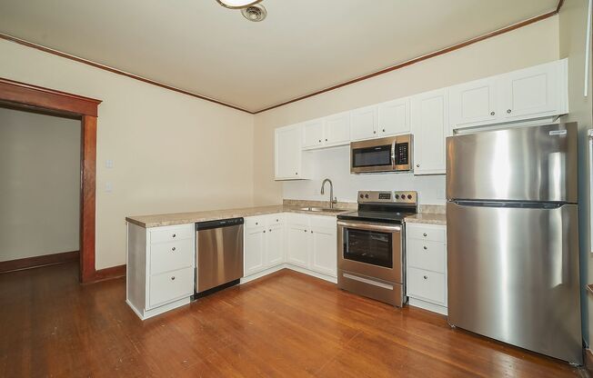 1 bed, 1 bath, 1,100 sqft, $1,575, Unit 1335 Central Avenue Unit 2