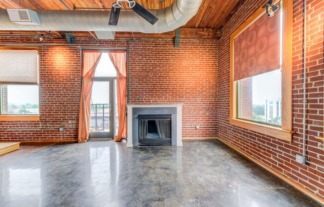 Huge Luxury 2 Story Condo with Private Rooftop Deck!