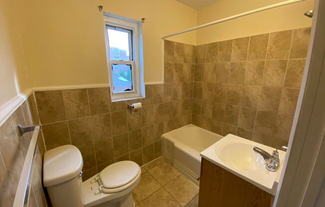 2 beds, 1 bath, $1,150, Unit 2569B