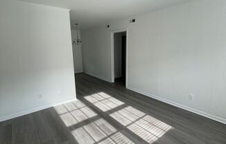 2 beds, 1 bath, 700 sqft, $1,075, Unit Unit F