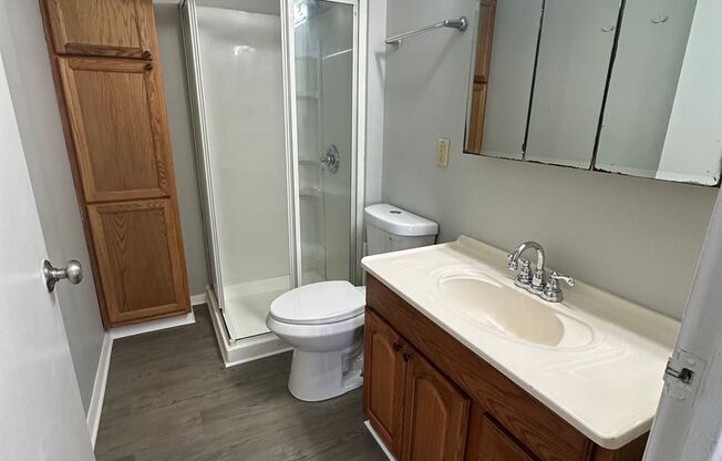 2 beds, 1 bath, $1,195