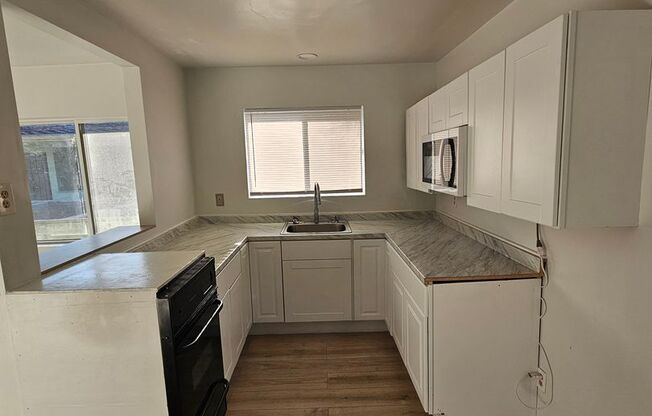 1 bed, 1 bath, 650 sqft, $2,000, Unit APT L