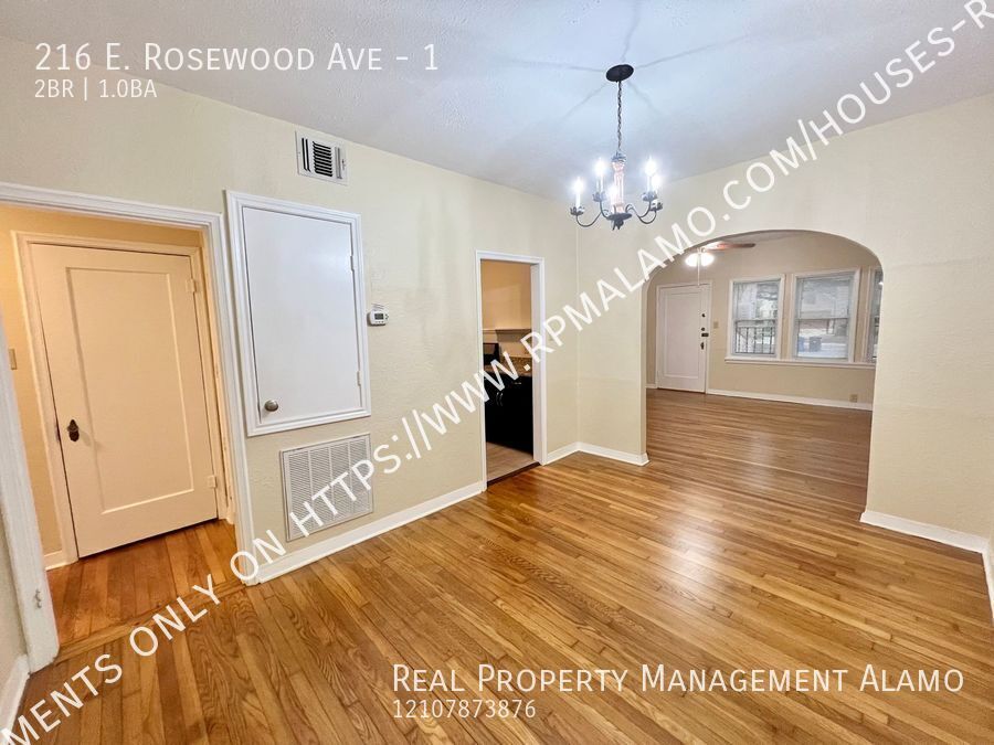 216 E ROSEWOOD AVE
