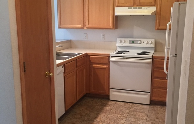 Beautiful 2 Bedroom + Loft Townhome in Loveland!