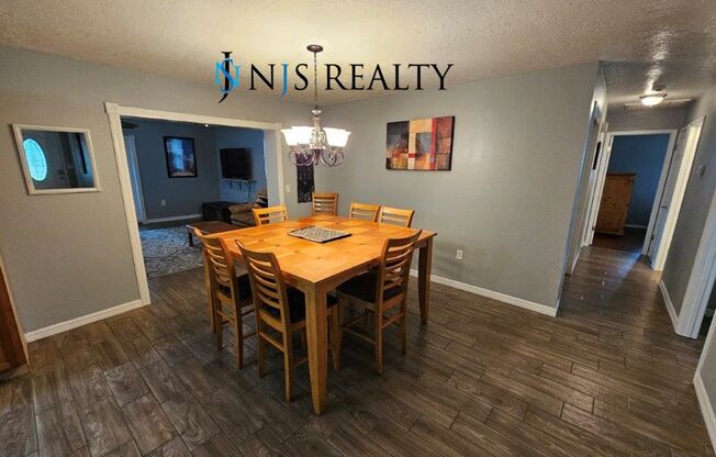3/2/2 1400 Sq. Ft. with HUGE yard, GRANITE in the kitchen, tile floors, fully renovated interior