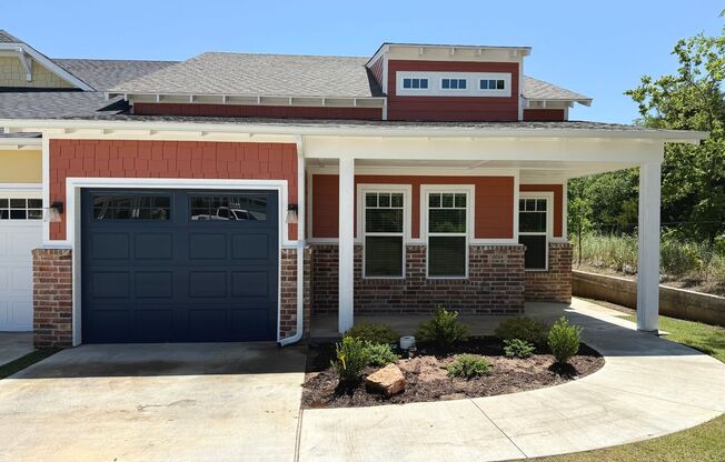 Large 2 Bed, 2 Bath in Beautiful Well Maintained Neighborhood