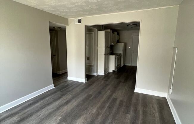 2 beds, 1 bath, $825, Unit 21 - downstairs unit